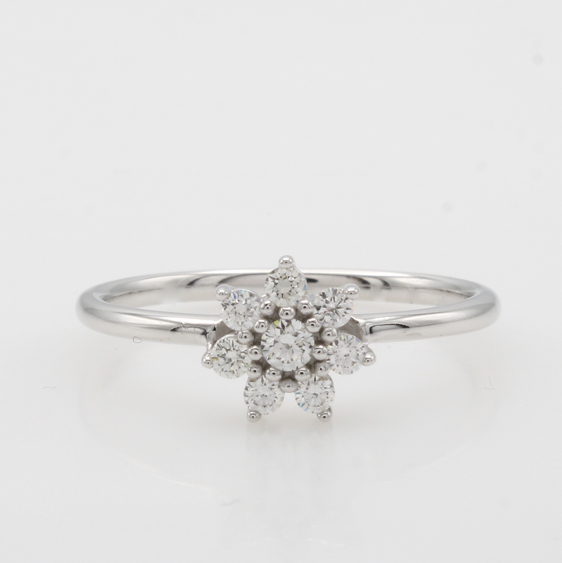 Image 27011510 - Ring mit Brillanten, WG 585/000, Brill. zus. ca. 0.25 ct Weiß/lupenr., anged. Form ...