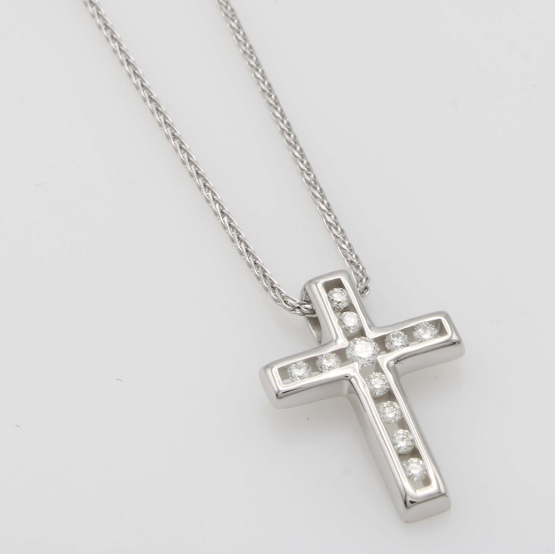 Image 27011519 - Kreuzanhänger mit Brillanten an Kette, WG 585/000, Brill. in Kanalfassung zus. ca. 0.20 ...