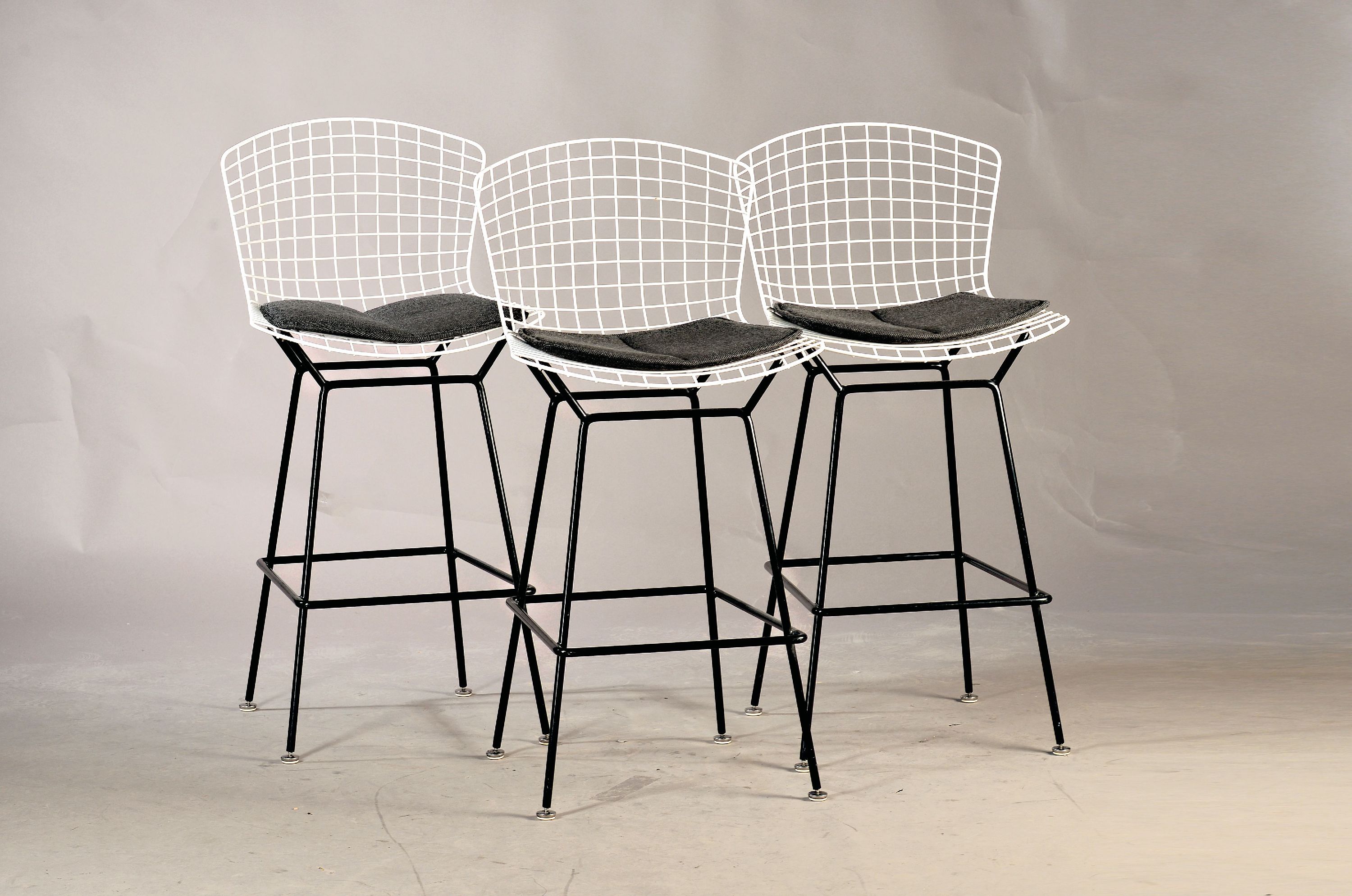 Image 27011550 - Drei Barhocker, Entw. Harry Bertoia (1952), Ausführung wohl Knoll international, ...