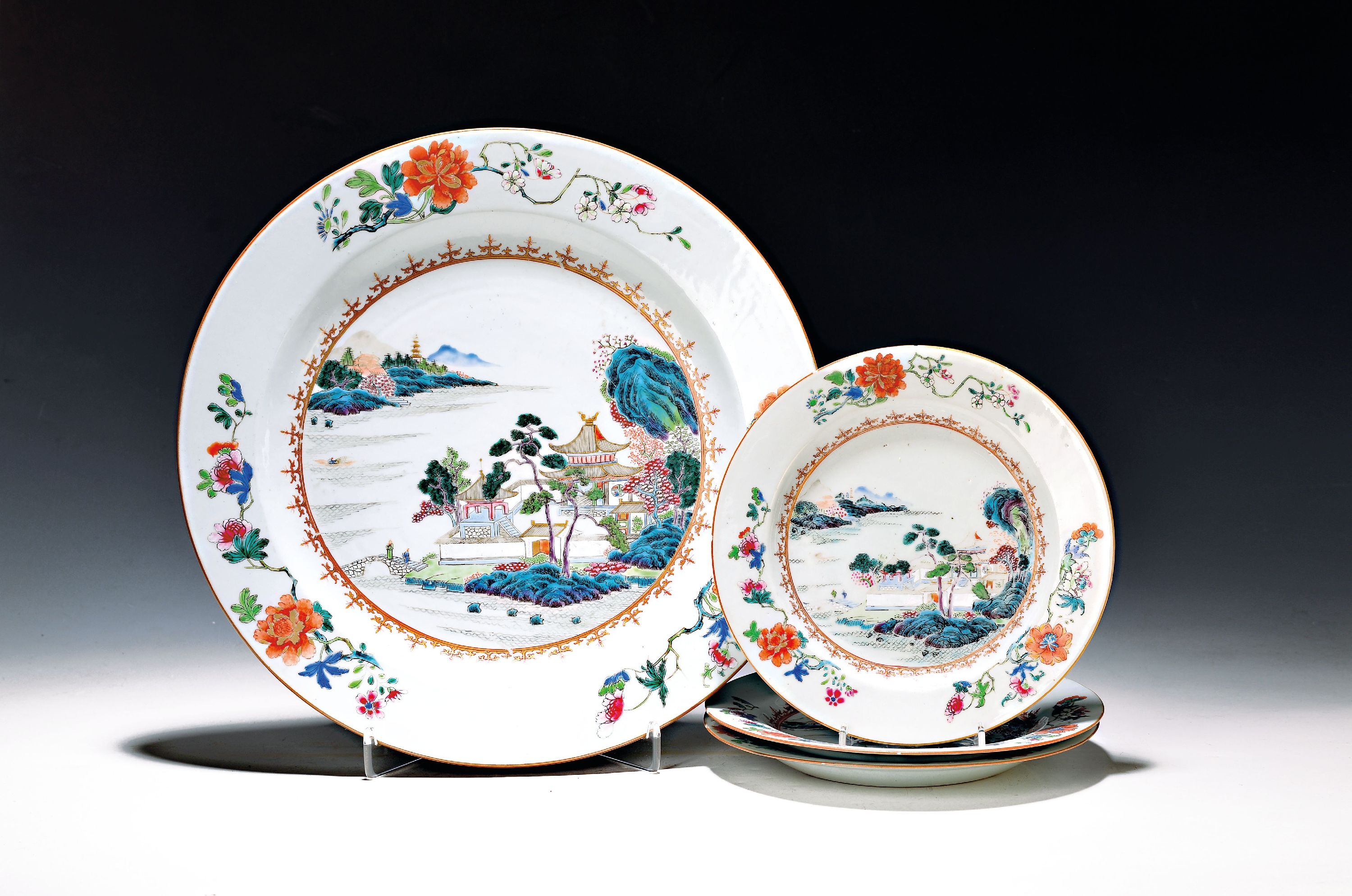 Image 27011555 - Großer Teller und drei kleine Teller, China, Quianlong, 18. Jh., Porzellan, ...