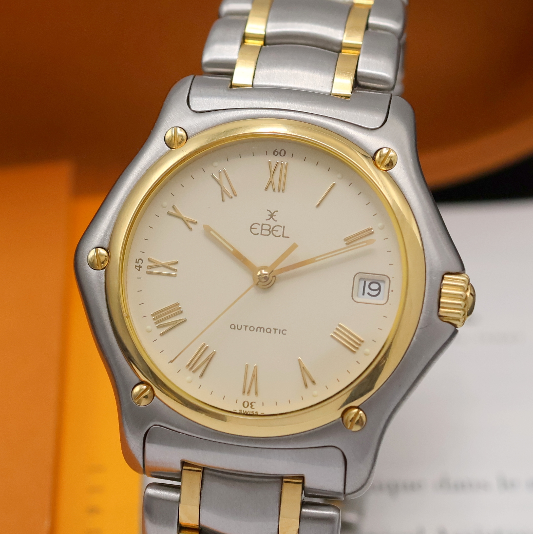 Detail a: EBEL 1911 Herrenarmbanduhr Referenz 1080916, Schweiz um 2005, Automatik, Edelstahl/Gold komb., Gliederband m. dopp. Faltschl., elfenbeinfarb. ...