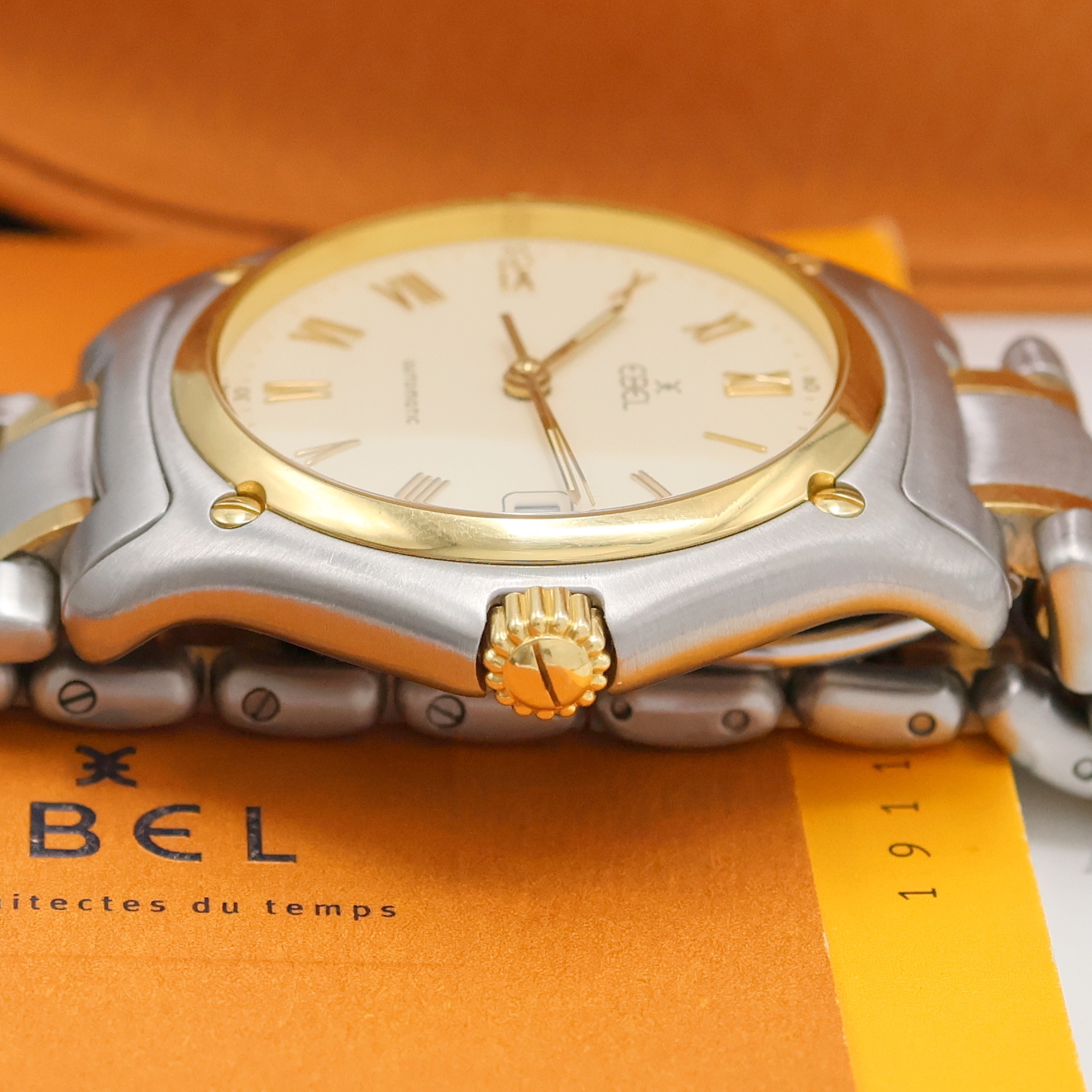 Detail d: EBEL 1911 Herrenarmbanduhr Referenz 1080916, Schweiz um 2005, Automatik, Edelstahl/Gold komb., Gliederband m. dopp. Faltschl., elfenbeinfarb. ...