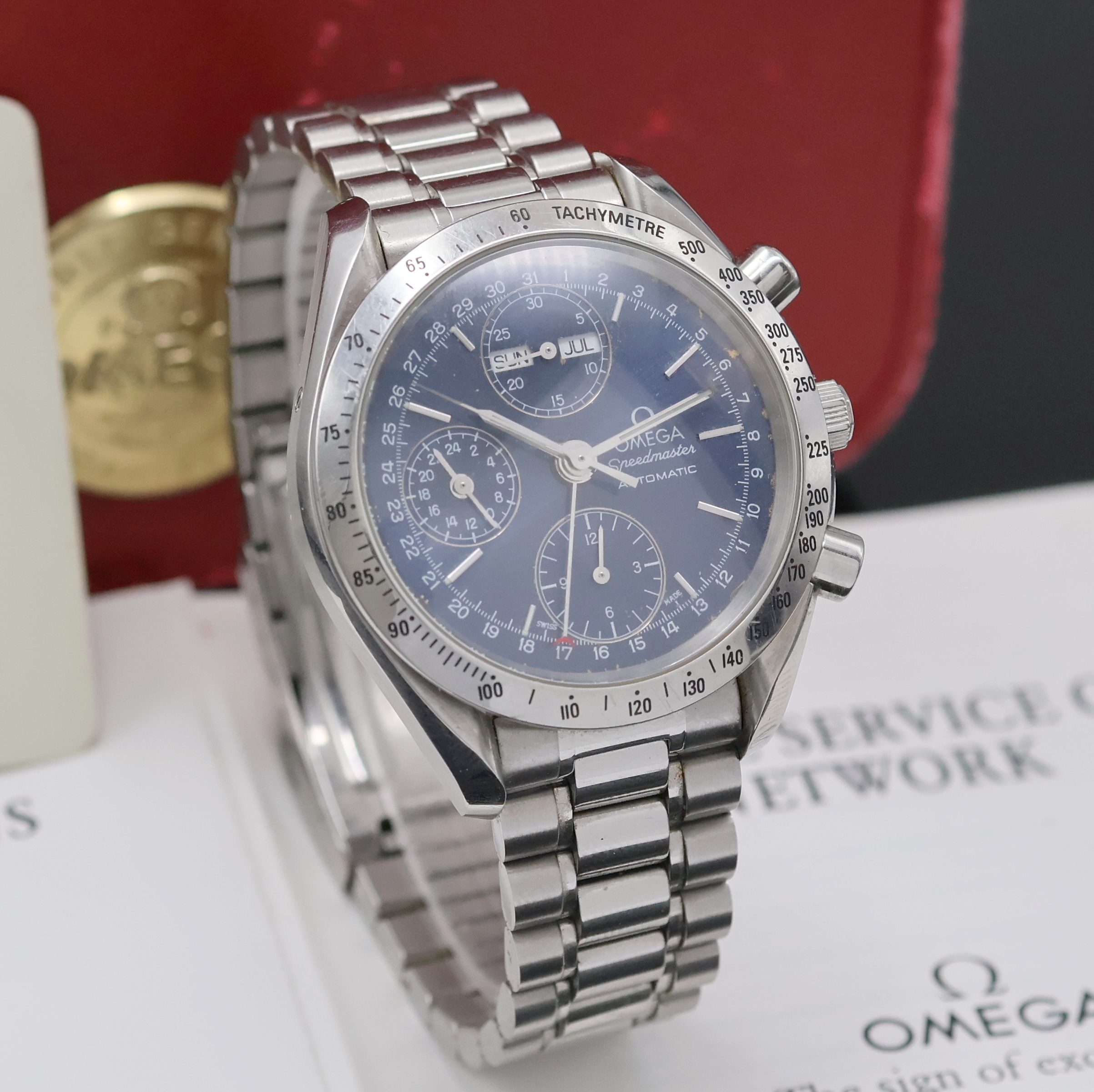 Detail b: OMEGA Speedmaster Armbandchronograph in Stahl Referenz 175.0044/375.0044, Schweiz verk. lt. beil. Pap. 12/1998, Automatik, Boden aufgedr., orig. ...