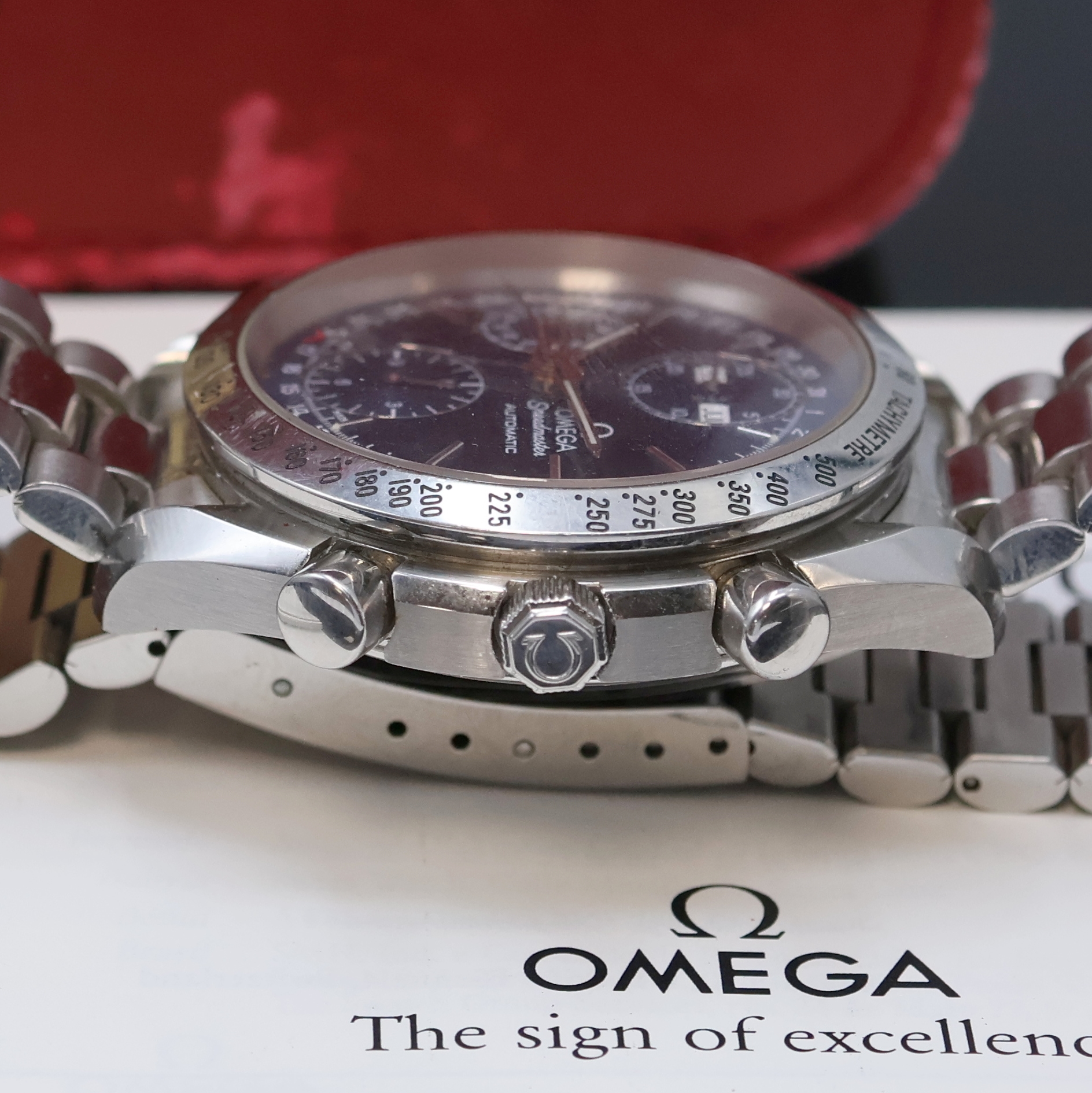 Detail d: OMEGA Speedmaster Armbandchronograph in Stahl Referenz 175.0044/375.0044, Schweiz verk. lt. beil. Pap. 12/1998, Automatik, Boden aufgedr., orig. ...