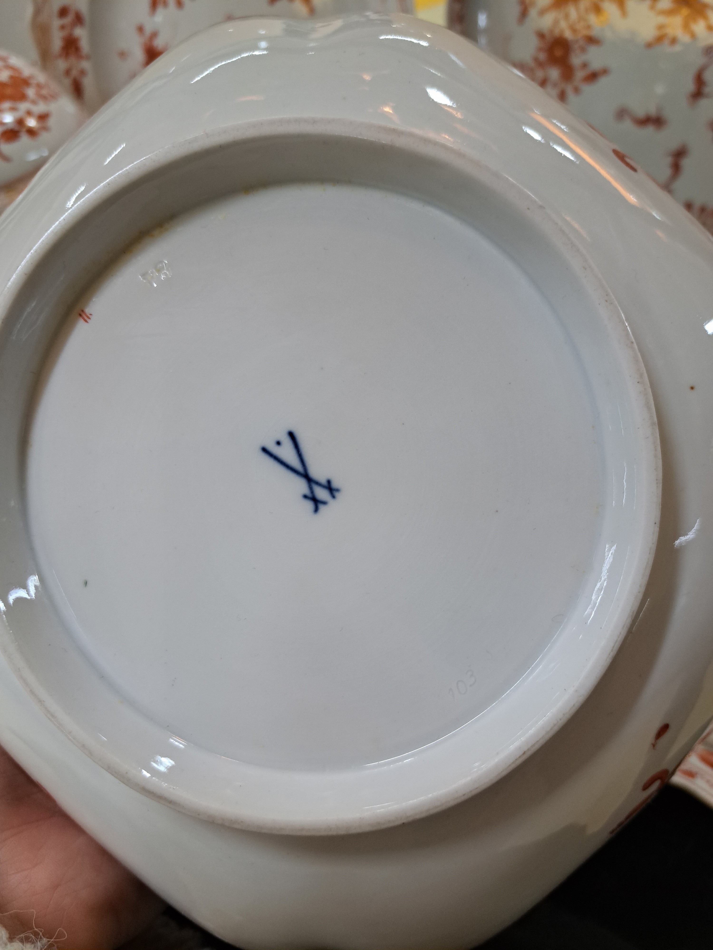 Detail e: Umfangreiches Tafelservice, Meissen, 1930er Jahre, für 12 Personen, indisch Koralle, golden gehöht, Spezialedition zu einer bibliophilen-Tagung ...