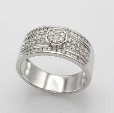 27011502a - Ring mit Brillanten, WG 585/000, 7 Brill. in aufgesetzter Zargenfassung u. Besatzbrill. ...