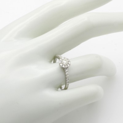 27011508b - Ring mit Brillanten, WG 585/000, runder Ringkopf u. Ringschultern bes. m. Brill. zus. ...