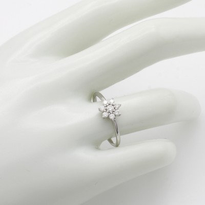 27011510b - Ring mit Brillanten, WG 585/000, Brill. zus. ca. 0.25 ct Weiß/lupenr., anged. Form ...