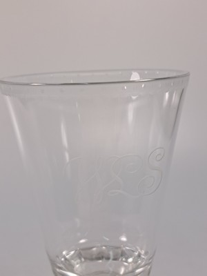 27011523d - 36-tlg. Trinkglasservice, Lobmeyr, Wien, 6 Personen, farbloses Kristallglas, facett. ...