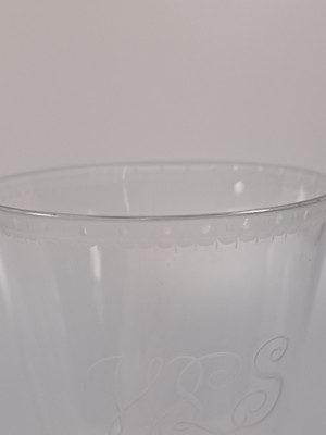 27011523e - 36-tlg. Trinkglasservice, Lobmeyr, Wien, 6 Personen, farbloses Kristallglas, facett. ...