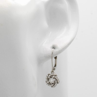 27011526a - Paar Ohrgehänge mit Brillanten, WG 585/000, Brill. zus. ca. 0.50 ct Weiß/lupenr., ...