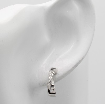 27011527a - Paar Steckcreolen mit Brillanten, WG 585/000, Brill. zus. ca. 0.15 ct Weiß/si, 2-rhg., ...