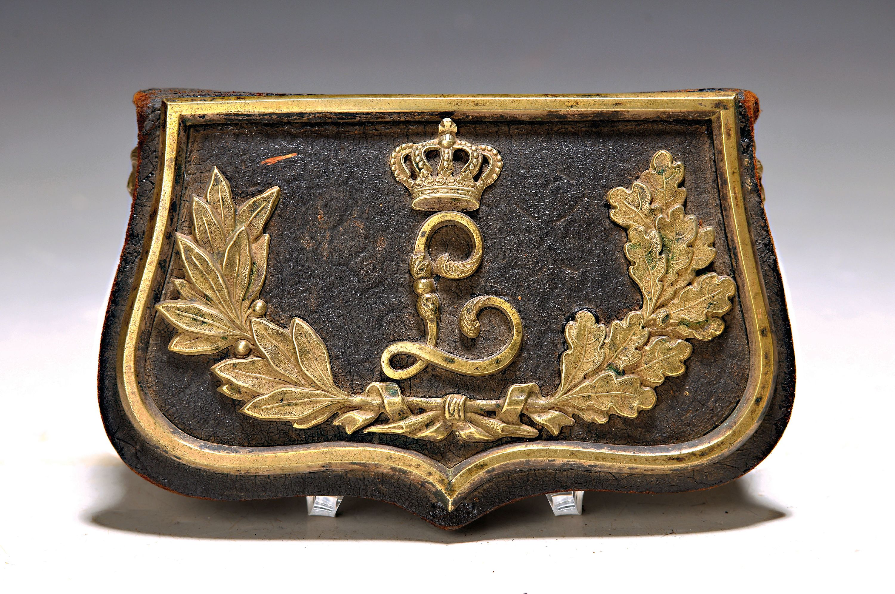 Image 27011683 - Kartuschkasten, Hessen Darmstadt, 20. Jh., Leder bezogen, gekröntes L über Lorbeer- ...