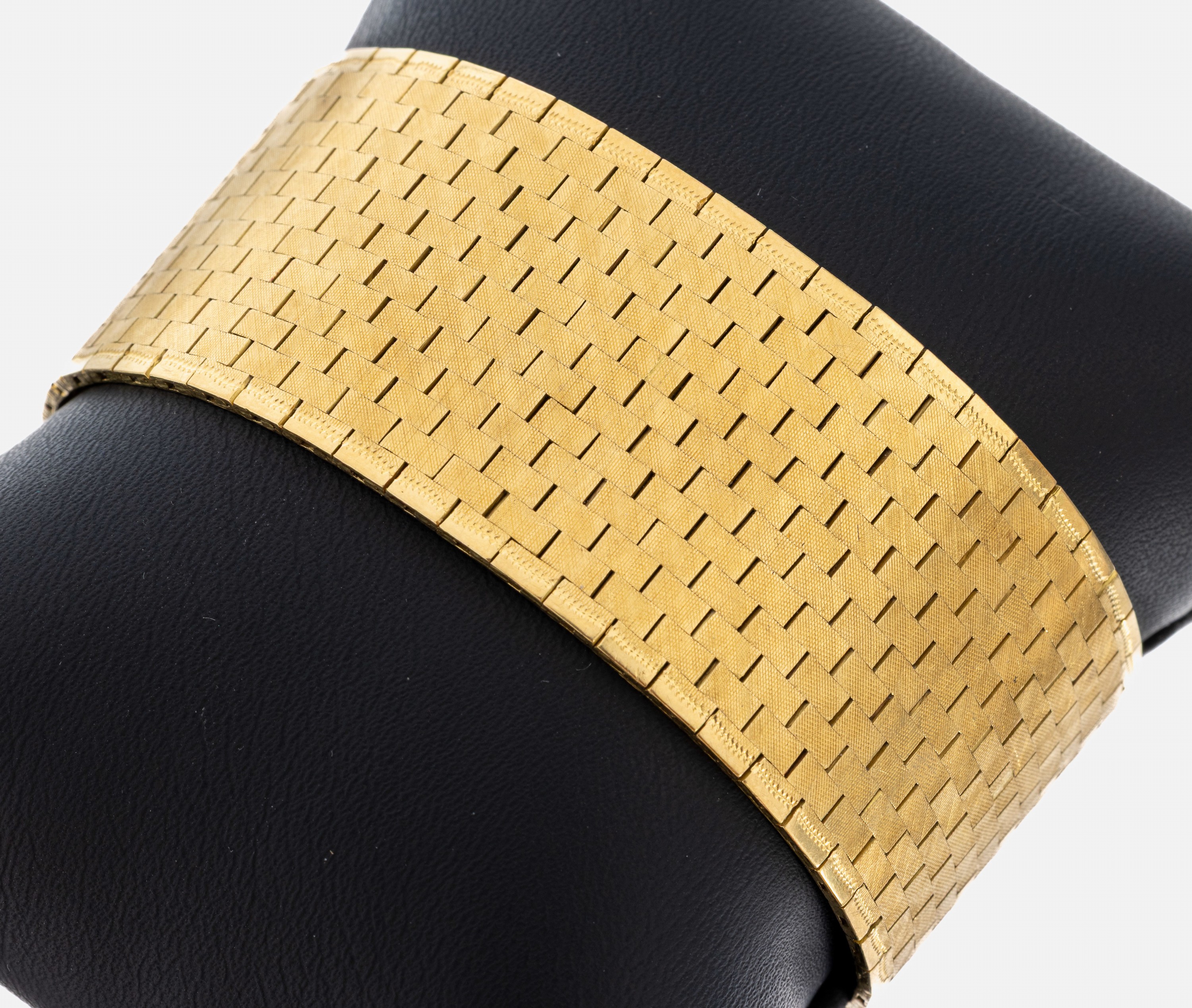 Image 27011694 - 18 kt Gold Armband, GG 750/000, Backsteinoptik, sat. und rs. pol., L. ca. 19 cm, ...