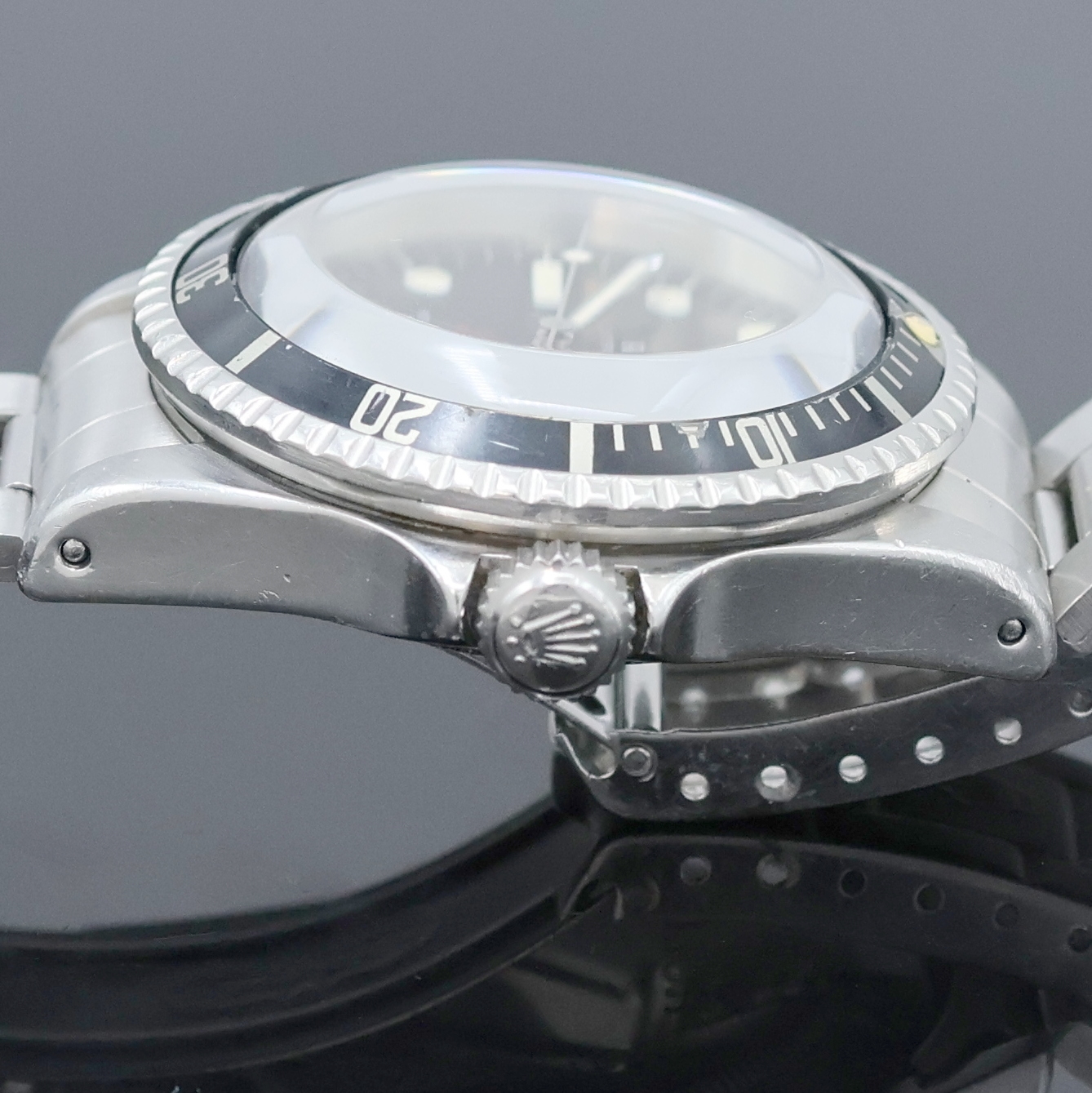 Detail e: ROLEX feine und extrem seltene, frühe Herrenarmbanduhr Modell Double Red Sea-Dweller "Thin-Case" aus der ersten Serie Referenz 1665 mit ...