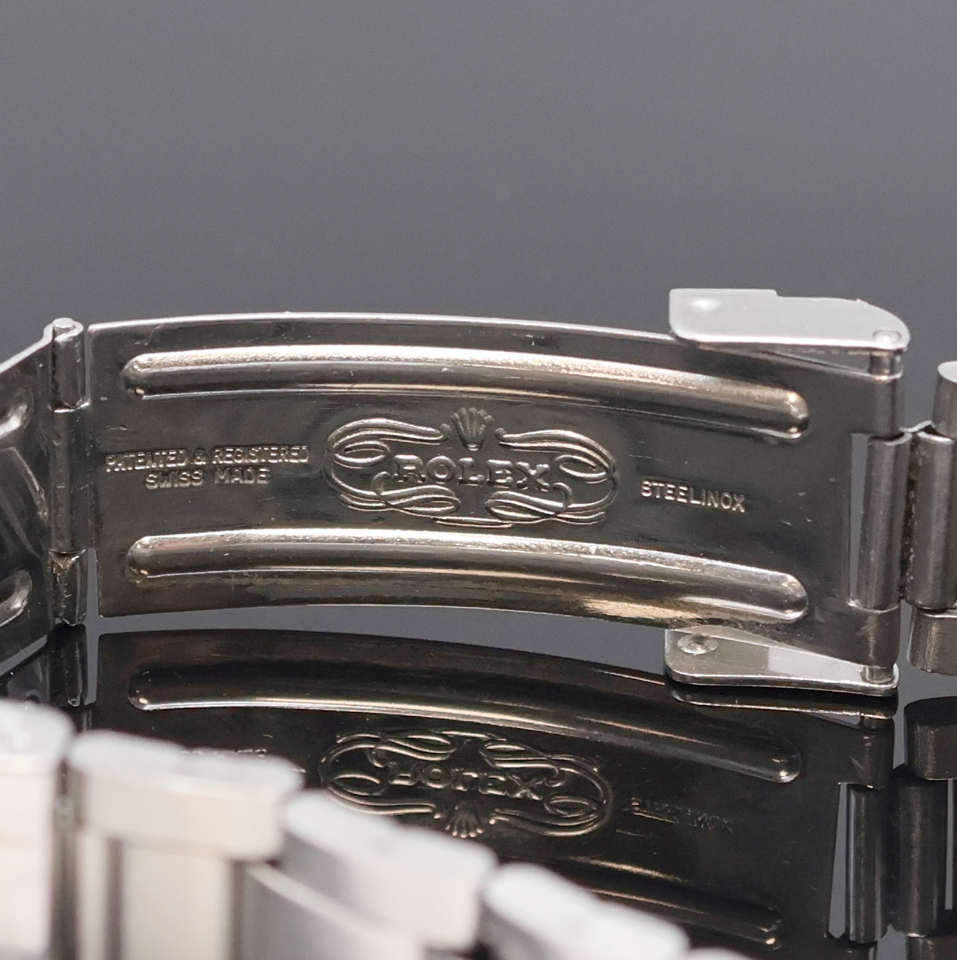Detail g: ROLEX feine und extrem seltene, frühe Herrenarmbanduhr Modell Double Red Sea-Dweller "Thin-Case" aus der ersten Serie Referenz 1665 mit ...