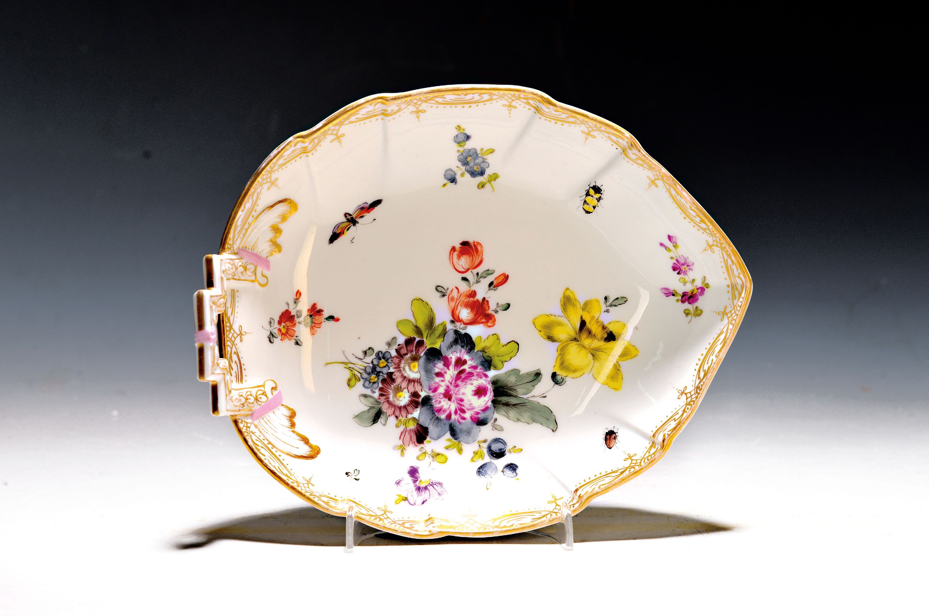 Image 27011712 - Blattschale, KPM Berlin, 20. Jh., reiche Goldstaffage, feine bunte Malerei von ...