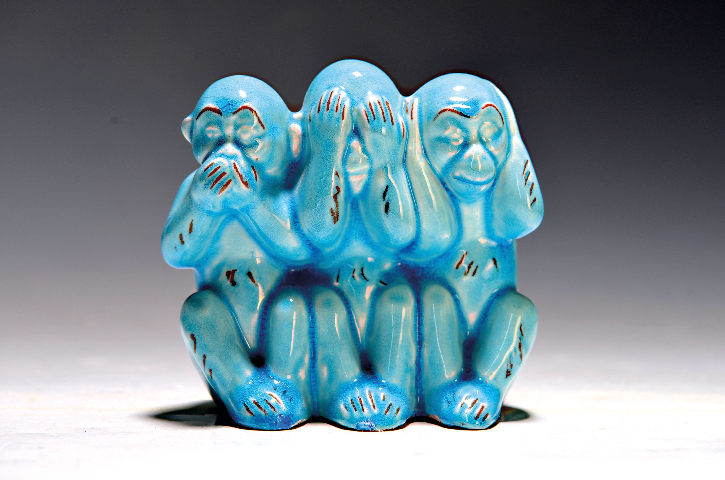 Image 27011762 - Figurengruppe, Karlsruher Majolika, Entwurf Walter Bosse, nichts hören, nichts sehen, ...