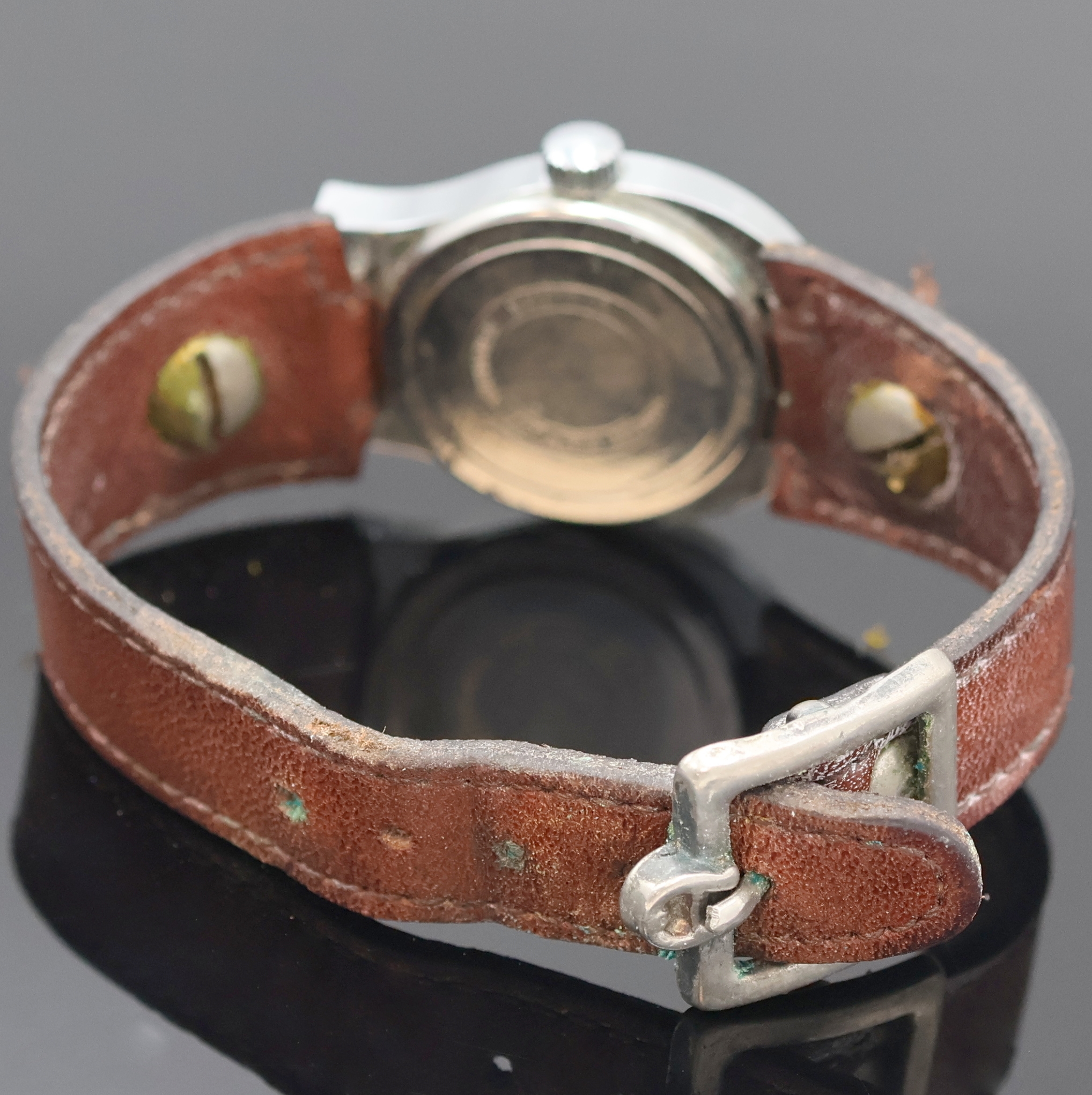 Detail c: ETIENNE AIGNER Damenarmbanduhr, Schweiz um 1980, Handaufzug, verchr. Geh. im Aigner Logo, Edelstahlboden aufgedr., orig. Lederband m. orig. ...