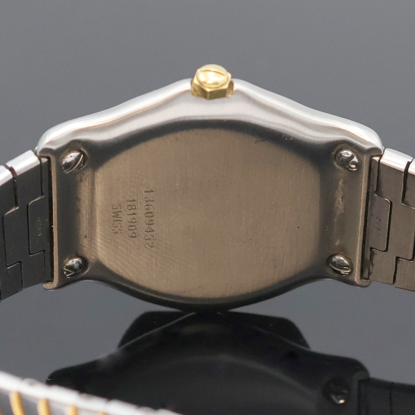 Detail e: EBEL Damenarmbanduhr Classic Wave Referenz 181909, Schweiz um 1980, quarz, Stahl/Gold kombiniert inkl. Wellengliederband m. Faltschl., Lünette gegen ...