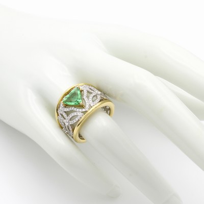 27011745a - Ring mit Paraibaturmalin und Brillanten, GG/WG 750/000, Paraibadreick ca. 1.80 ct, ...