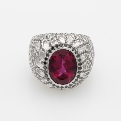 27011746a - Massiver Ring mit Rubellit, Diamanten und Brillanten, WG 750/000, ovaler Rubellit ca. ...