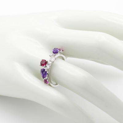 27011749a - Ring mit Farbsteinen und Brillanten, WG 750/000, 3 Brill. zus. ca. 0.16 ct feines ...