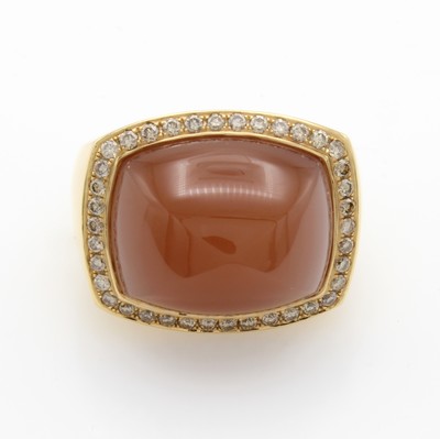 27011764b - Massiver Ring mit Mondstein und Brillanten, GG 750/000, Mondstein ca. 26.05 ct, Brill. ...