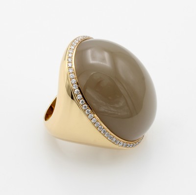27011770a - Massiver Ring mit Mondstein und Brillanten, RG 750/000, Mondstein ca. 72.14 ct und ...