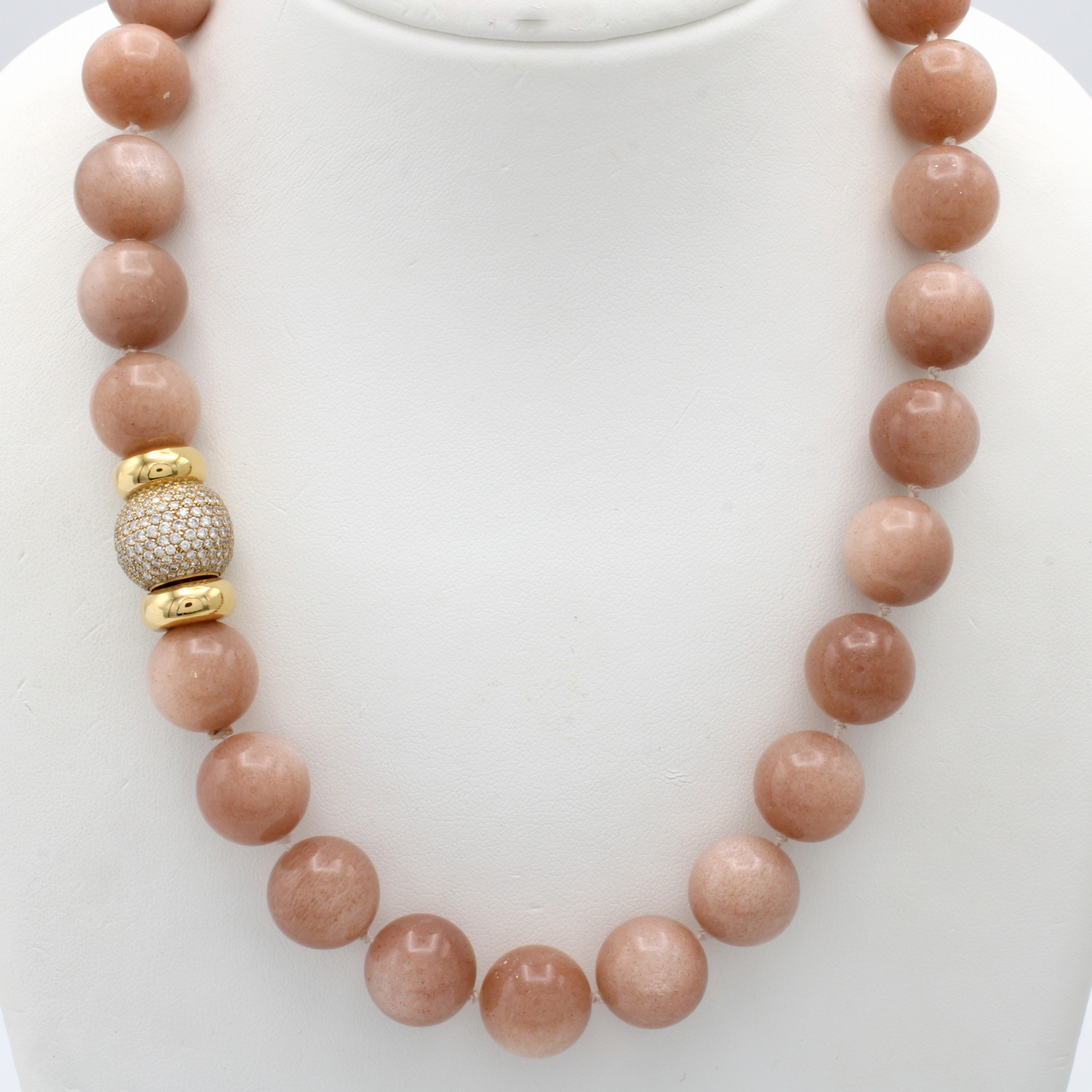 Image 27011832 - Mondsteincollier mit Brillantschließe, GG 750/000, Brill. zus. ca. 2.60 ct feines ...