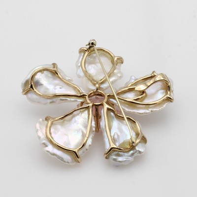 27011810b - Blütenbrosche mit Rosenquarz und Zuchtperlen, RG 750/000, Rosenquarz im ...