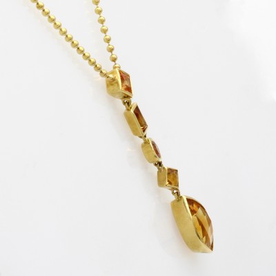 27011849a - Collier mit Mandaringranaten und Citrinen, GG 750/000, 2 Mandaringranate zus. ca. 0.89 ...