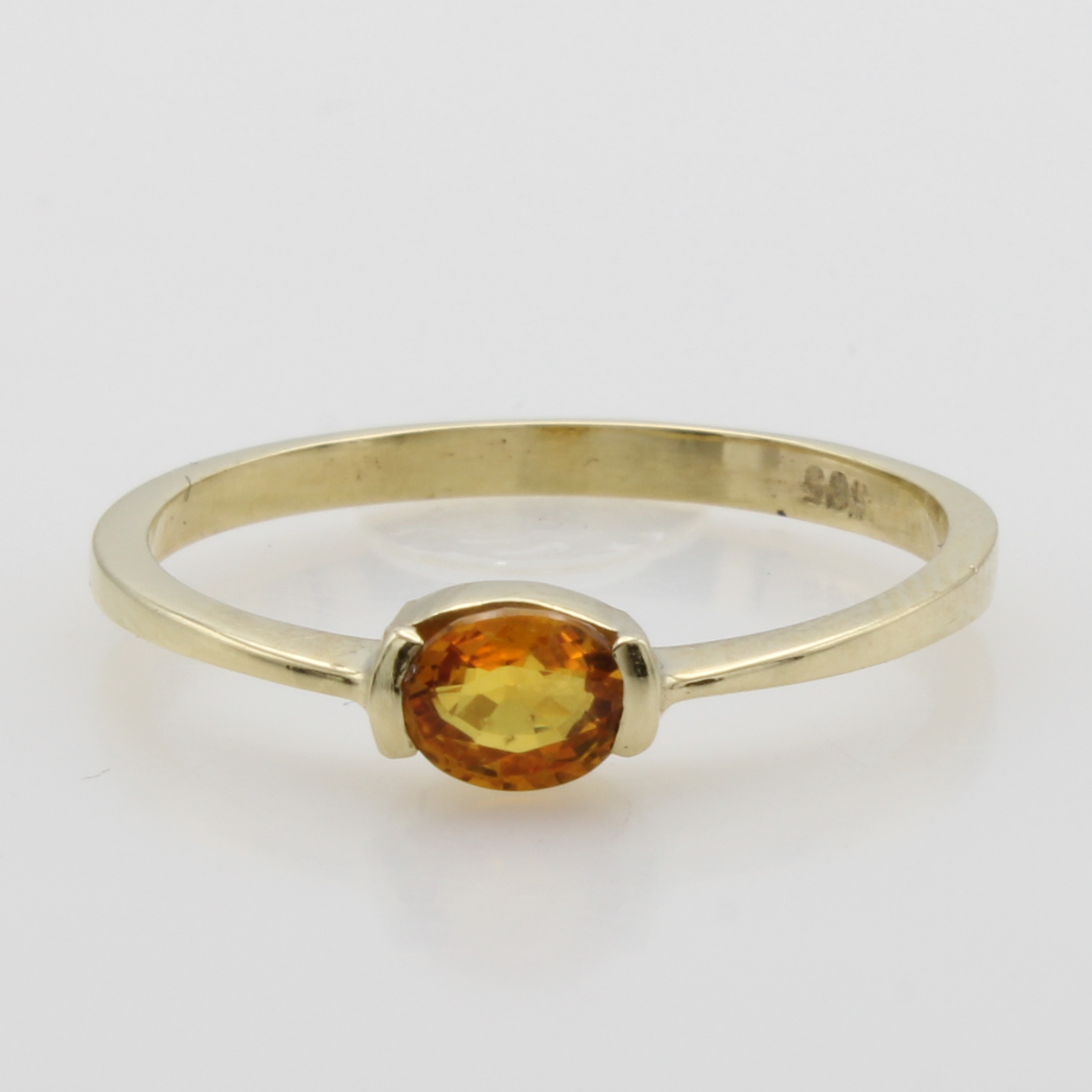 Image 27011947 - Ring mit Saphir, GG 585/000, gelber, ovaler Saphir in Halbzarge gef. ca. 5x4 mm, RW ca. ...