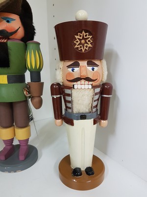 27011901h - Weihnachtspyramide, zwei Nussknacker und Engelsorchester, Erzgebirge, Seiffen, 2. Hälfte ...