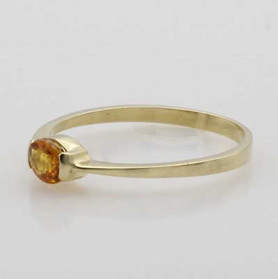 27011947a - Ring mit Saphir, GG 585/000, gelber, ovaler Saphir in Halbzarge gef. ca. 5x4 mm, RW ca. ...