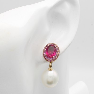 27011953a - Paar Ohrgehänge mit Südsee- u. Tahitiperle, Rubelliten und Saphiren, RG 750/000, 2 ...
