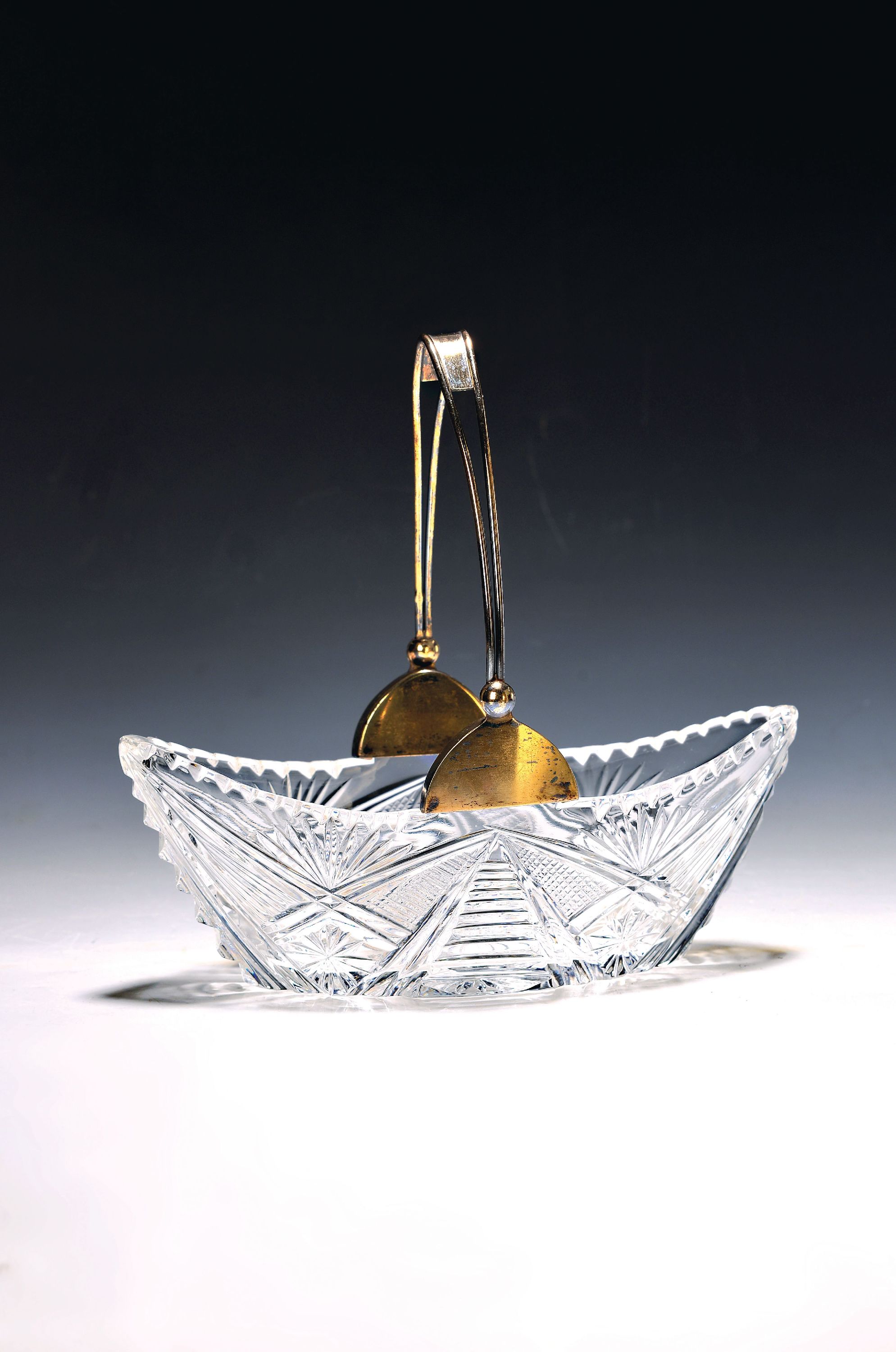 Image 27012037 - Kristallkorb in Schiffchenform, Sowjetunion, 2. Hälfte 20. Jh., Kristallkorpus, ...