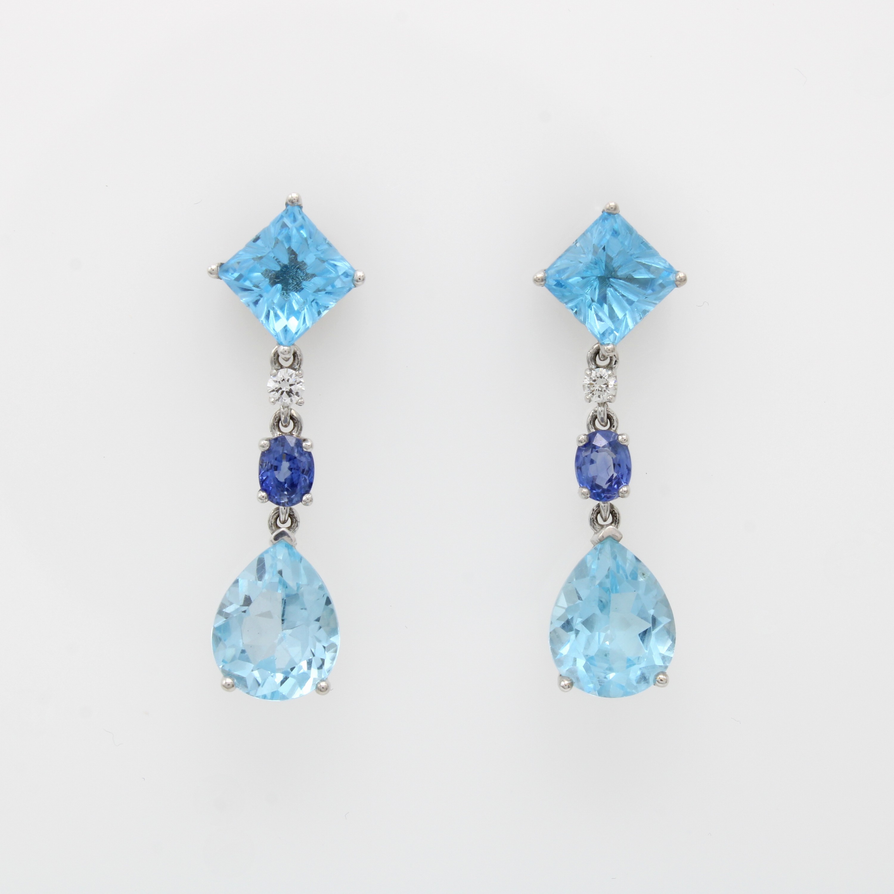 Image 27012196 - Paar Ohrgehänge mit Topasen, Saphiren und Brillanten, WG 750/000, Topase zus. ca. 9.79 ...