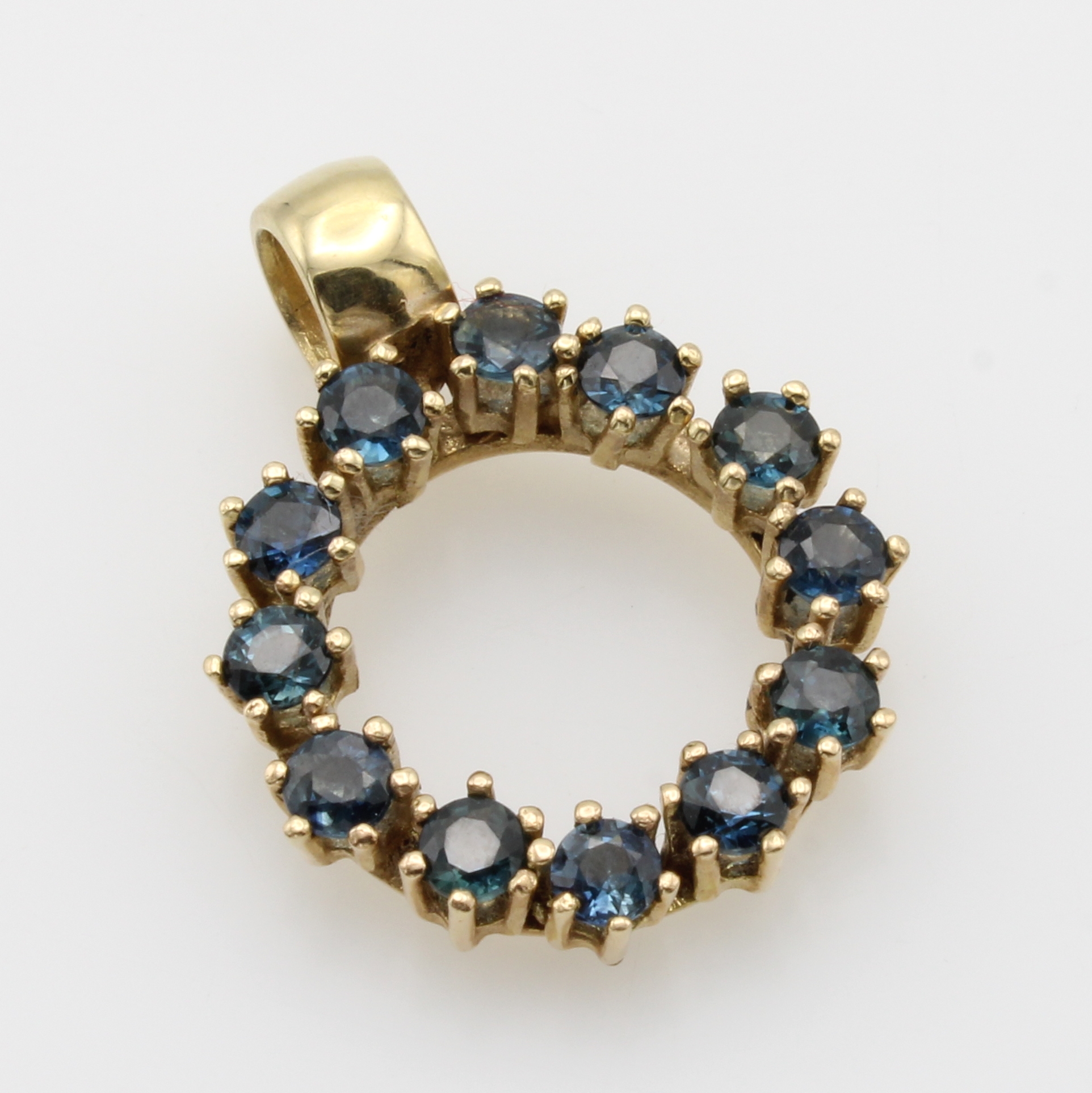 Image 27012206 - Anhänger mit Saphiren, GG 585/000, Saphire in Krappenfassung, Kreisform Schätzpreis: ...