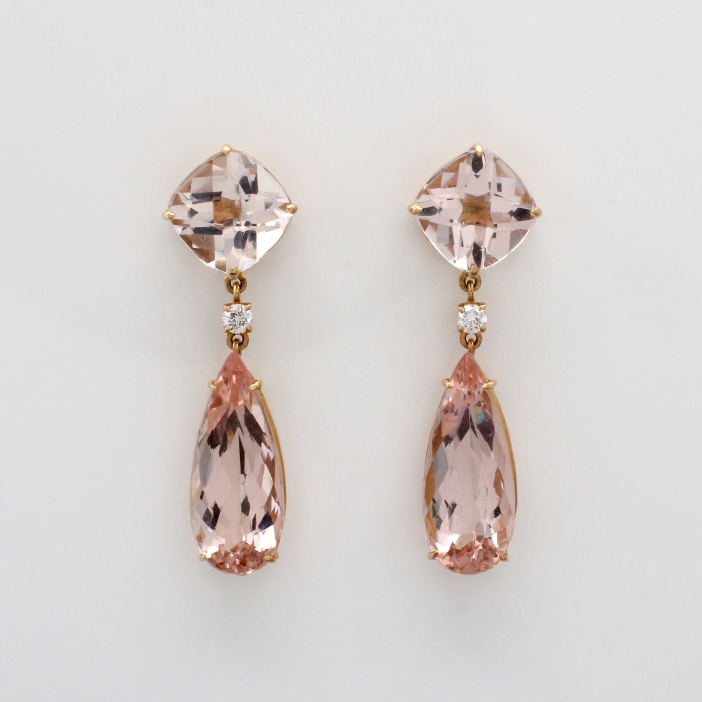 Image 27012297 - Paar Ohrgehänge mit Morganiten und Brillanten, RG 750/000, Brill. zus. ca. 0.12 ct ...