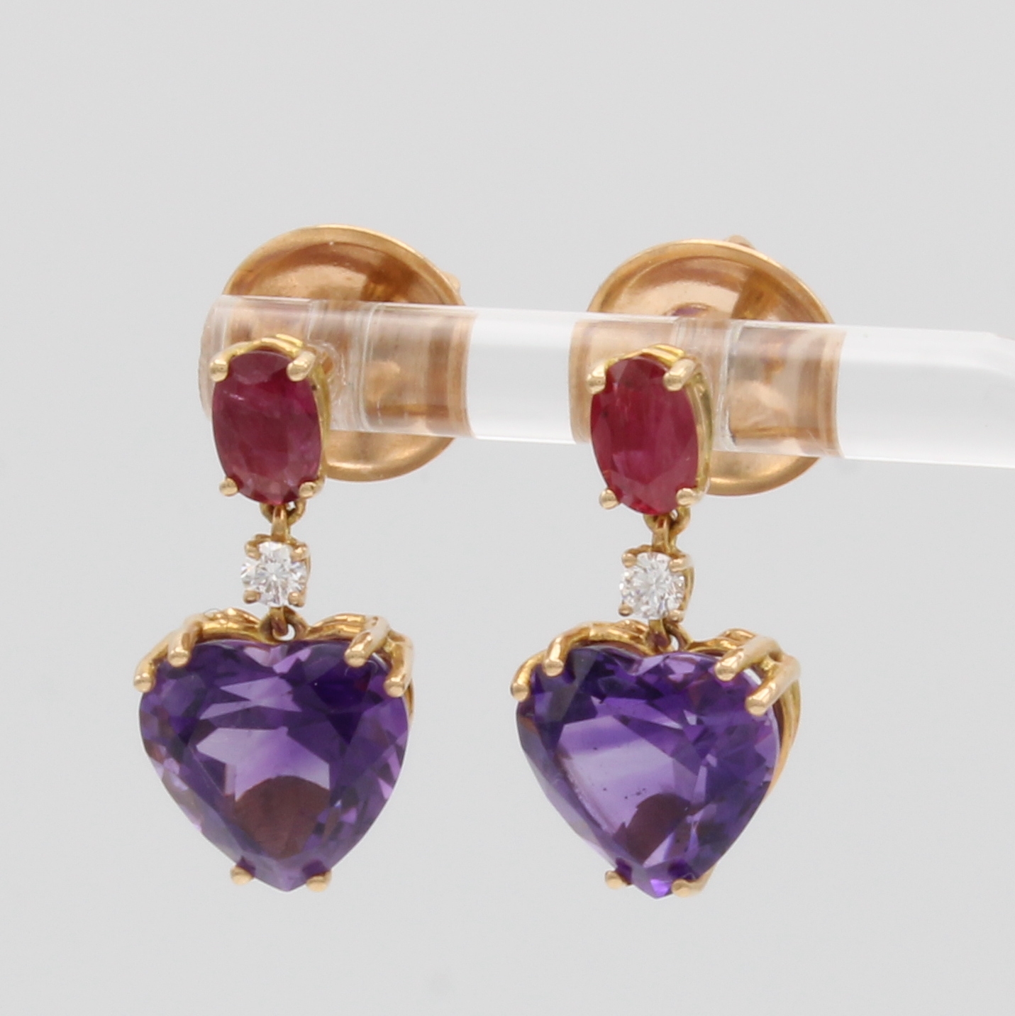 Image 27012300 - Paar Ohrgehänge mit Amethysten, Rubinen und Brillanten, RG 750/000, 2 Amethystherze ...