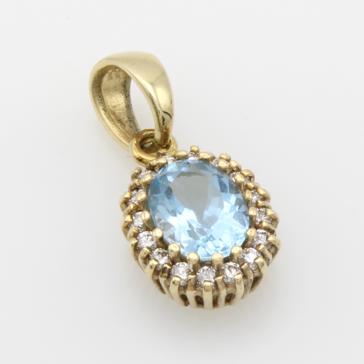 Image 27012306 - Anhänger mit Blautopas und Brillanten, GG 585/000, ovaler Topas (beh.) umfasst v. ...