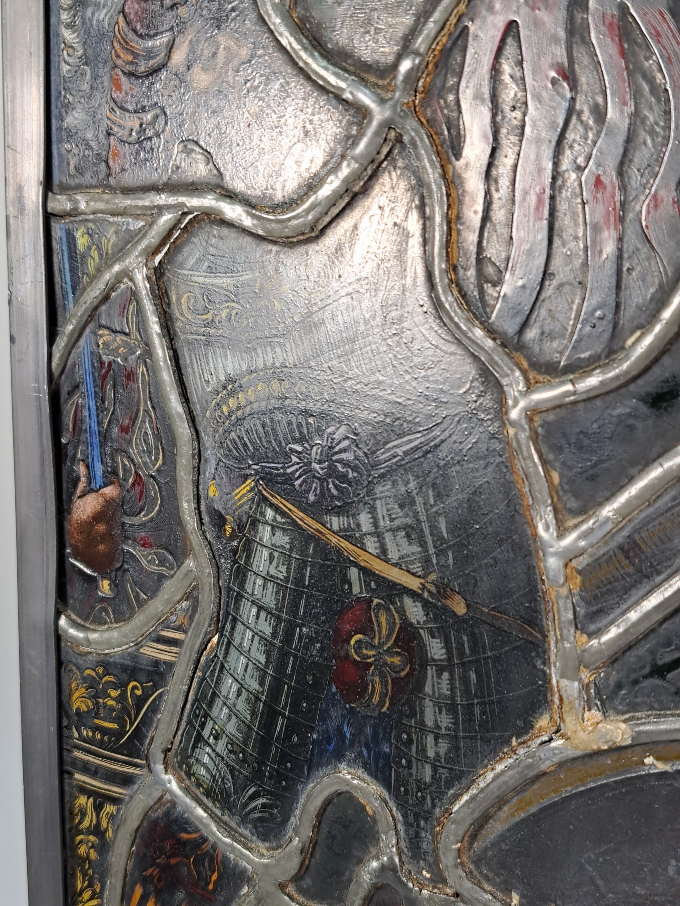 Detail a: Zwei Bleiverglasungen, Bleiglasfenster,, Historismus, um 1880, Renaissancedarstellungen mit Edelmännern in Rüstung und Wappen, z.T. Verbleiung ...