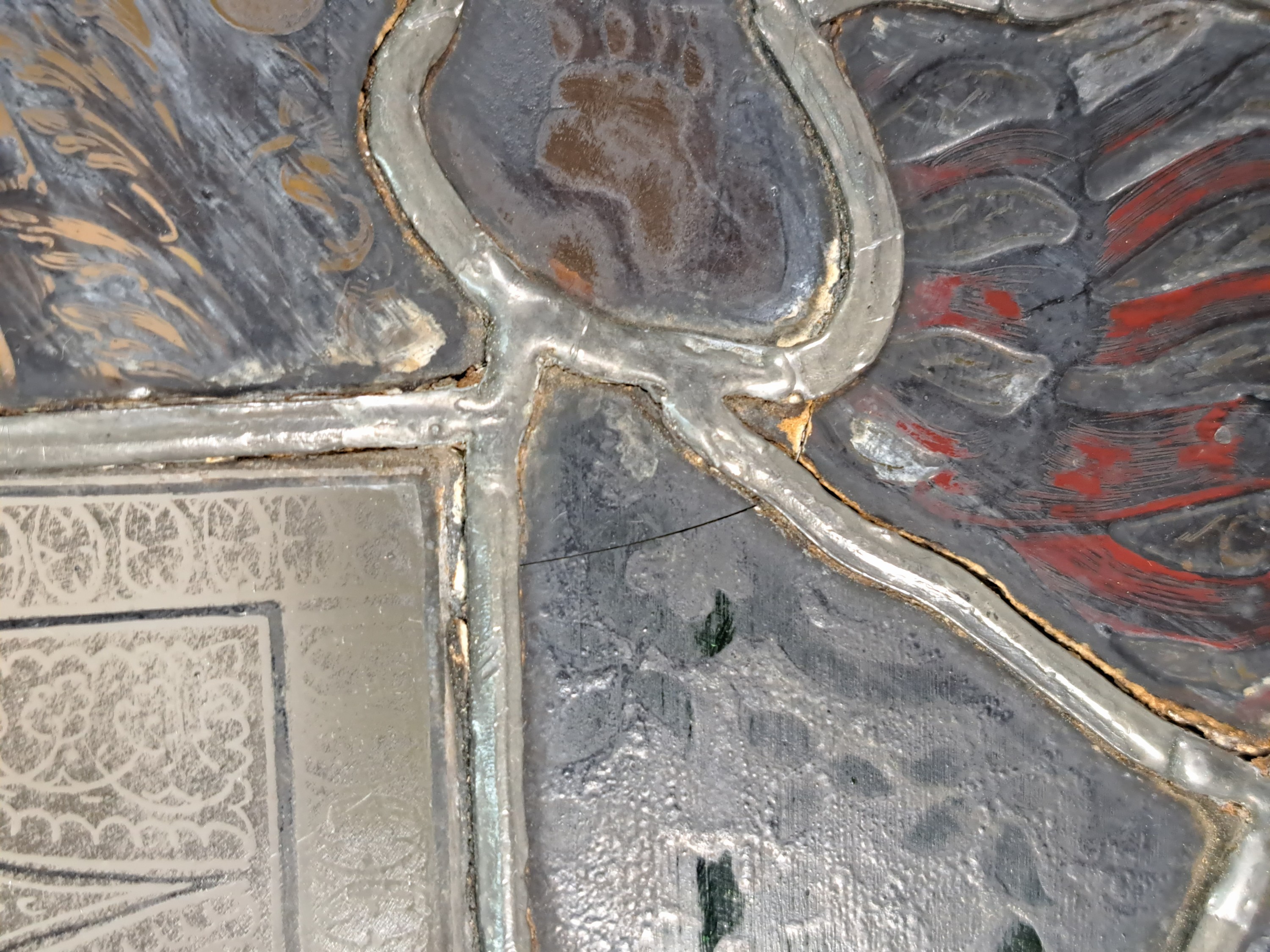 Detail b: Zwei Bleiverglasungen, Bleiglasfenster,, Historismus, um 1880, Renaissancedarstellungen mit Edelmännern in Rüstung und Wappen, z.T. Verbleiung ...