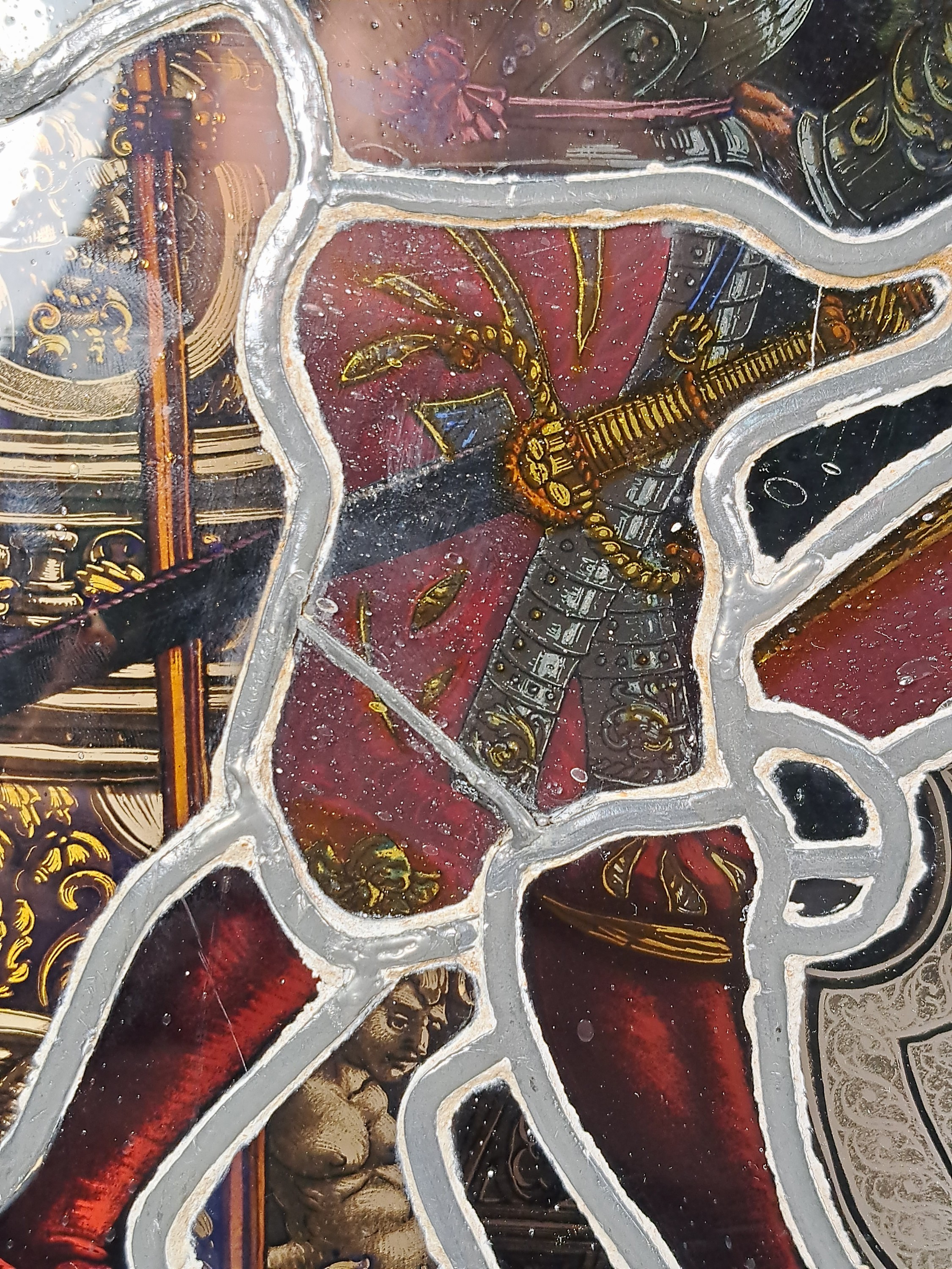 Detail e: Zwei Bleiverglasungen, Bleiglasfenster,, Historismus, um 1880, Renaissancedarstellungen mit Edelmännern in Rüstung und Wappen, z.T. Verbleiung ...