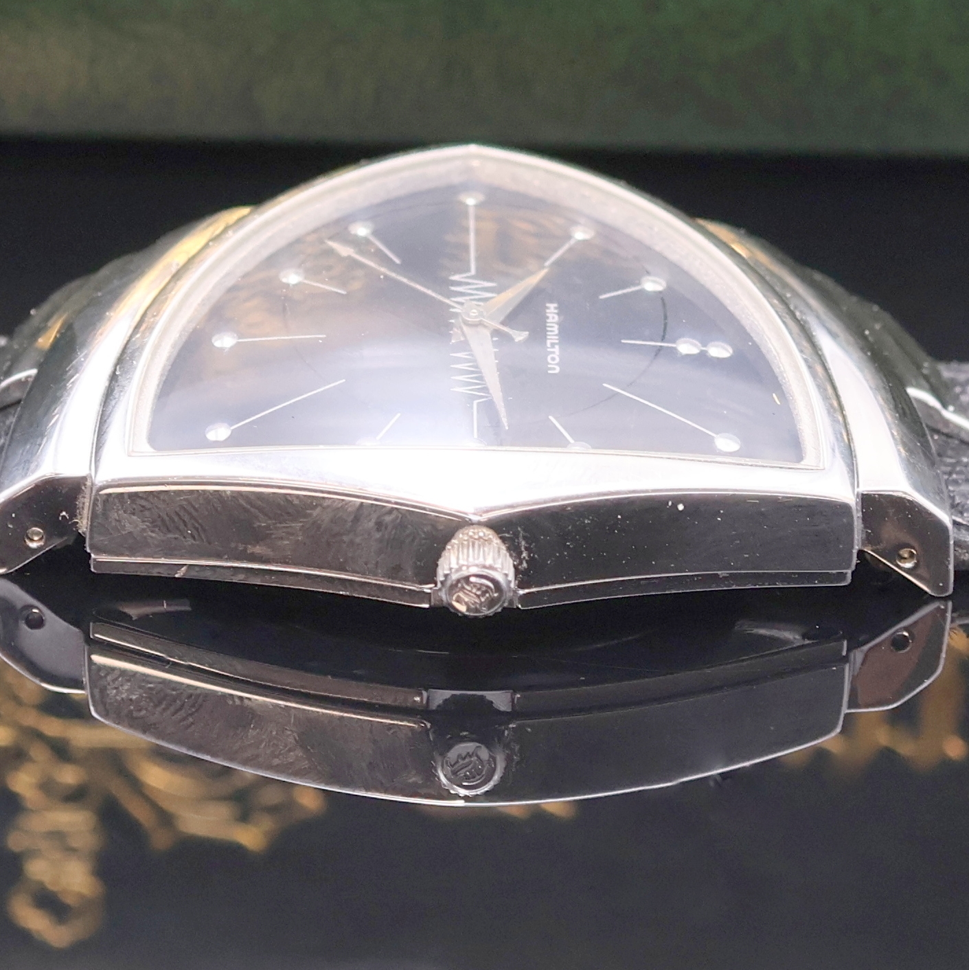 Detail c: HAMILTON Ventura ausgefallene Armbanduhr im Design der 1950er Jahre, um 2010, quartz, 2 -tlg., dreieckig gerundetes Geh., Stahlboden 3-fach verschr., ...