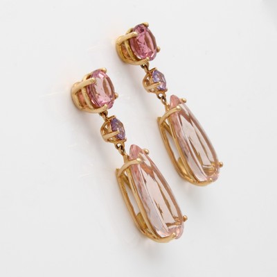 27012312a - Paar Ohrgehänge mit Morganiten, Turmalinen und Amethysten, RG 750/000, Morganite zus. ...