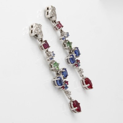 27012367a - Paar Ohrgehänge mit Farbsteinen und Brillanten, WG 750/000, 8 Rubine zus. ca. 1.86 ct, ...