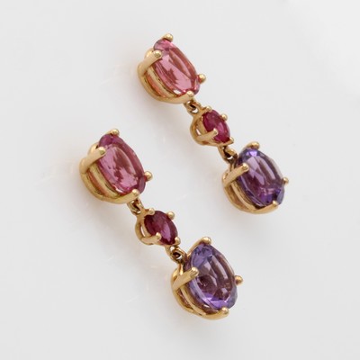 27012402a - Paar Ohrgehänge mit Farbsteinen, RG 750/000, Turmaline zus. ca. 1.54 ct, Rubine zus. ...