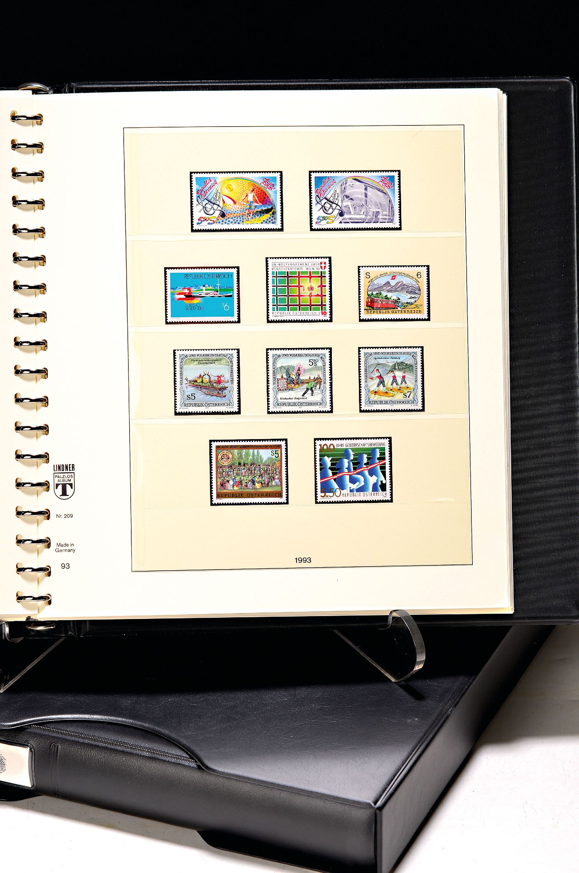 Image 27012809 - Briefmarken Sammlung, Österreich 1945 bis 1999, in 4 Vordruckalben, postfrisch, gut ...